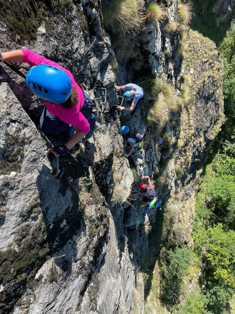 Groupe en via ferrata